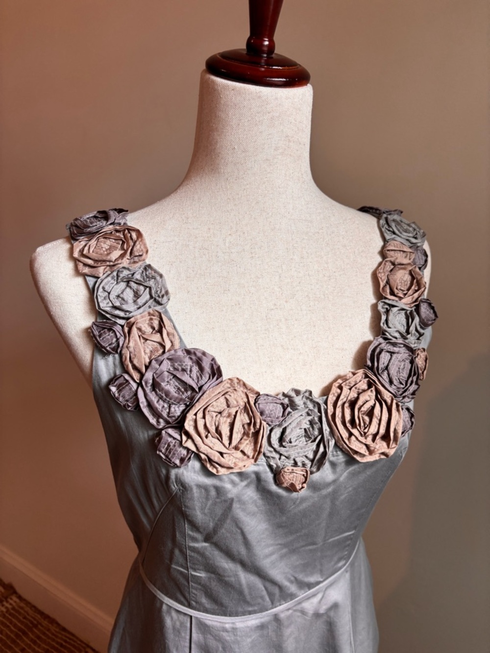 Baraschi Vintage Floral Appliqué Cocktail Dress Size 6 Metallic Silver Sheath